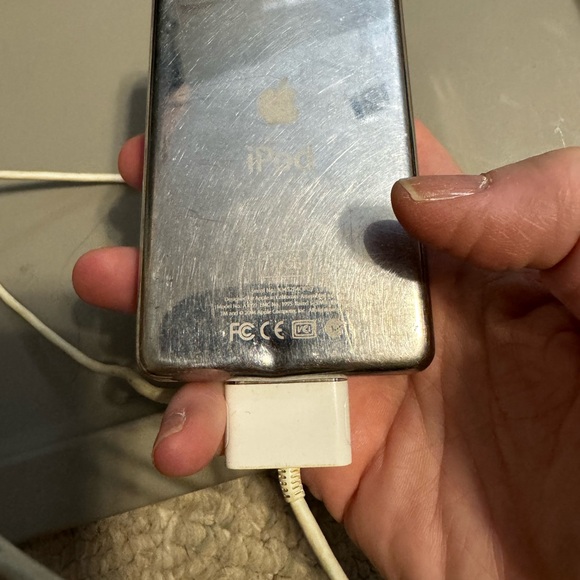 Apple 40 GB iPod 4th Generation Click Wheel Portable Media Player - Picture 7 of 7